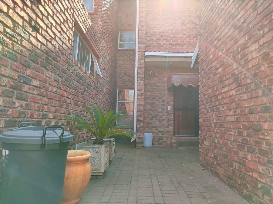3 Bedroom Property for Sale in Flamwood North West